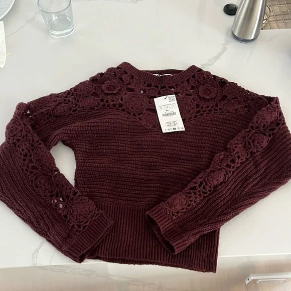 Zara crochet knit sweater in burgundy
Runs small - Picture 1 of 7